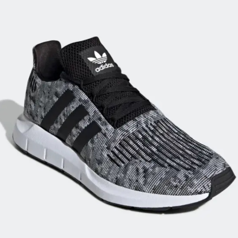 Adidas Men's Swift Run 1.0 SHOES Size 10 - NEW in Box